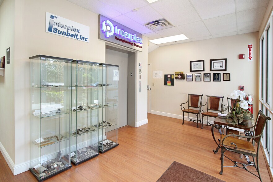 More Photos Of 6690 N Hiatus Rd, Tamarac Distribution For Lease