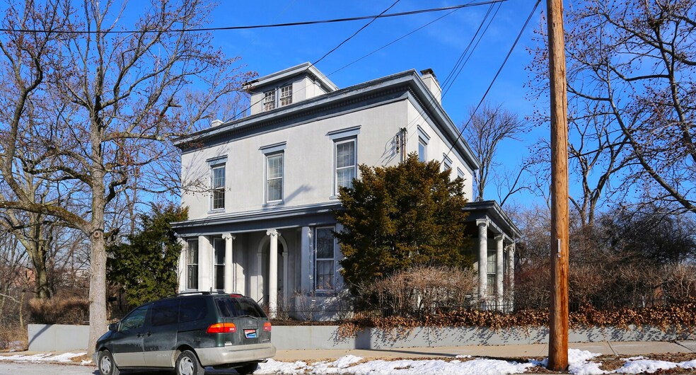 More Photos Of 106 Wellington Pl, Cincinnati Office Residential For Lease