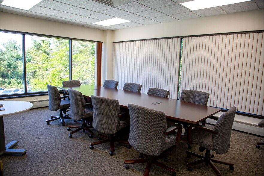 More Photos Of 100 S Shore Dr, East Haven Medical For Lease