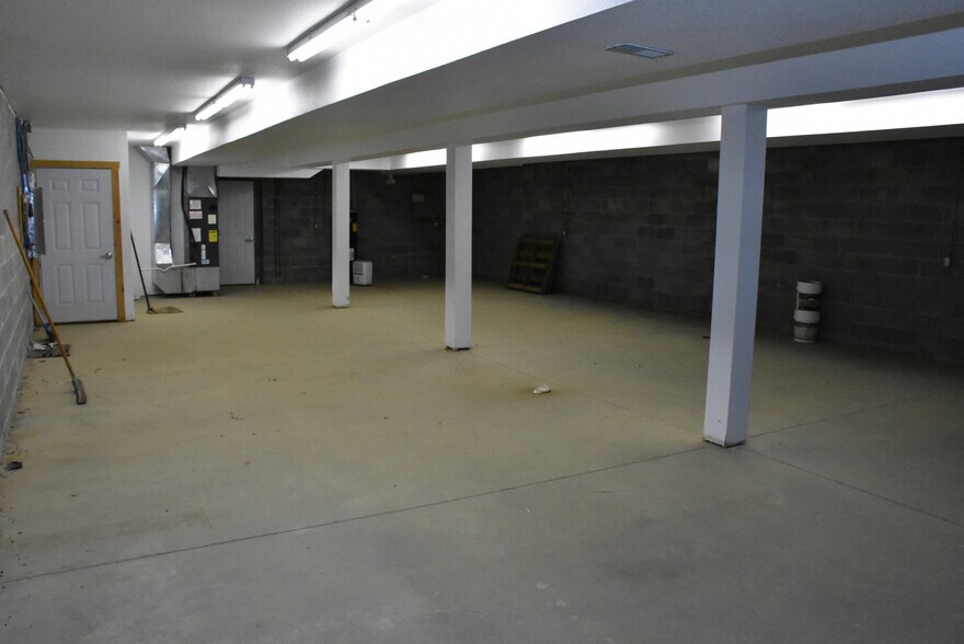 More Photos Of 105 McQuiston Dr, Jackson Center Industrial For Sale