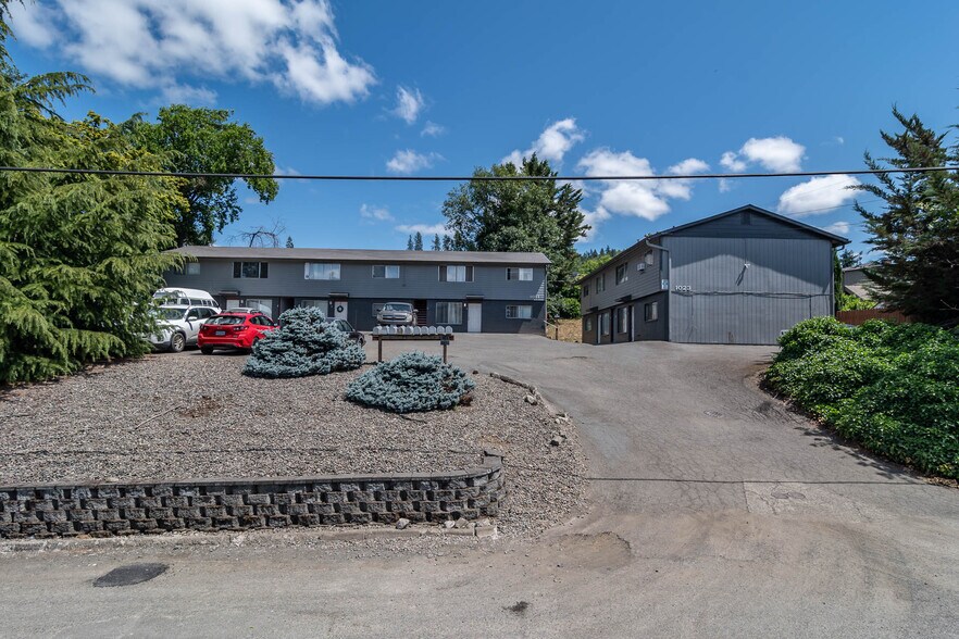More Photos Of 1023 SE Cobb St, Roseburg Apartments For Sale