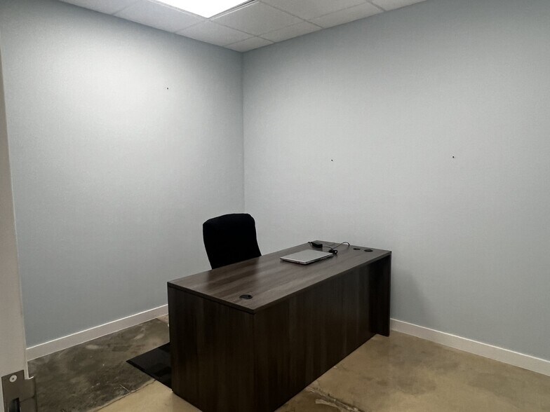 More Photos Of 35 SW 12th Ave, Dania Beach Distribution For Sale