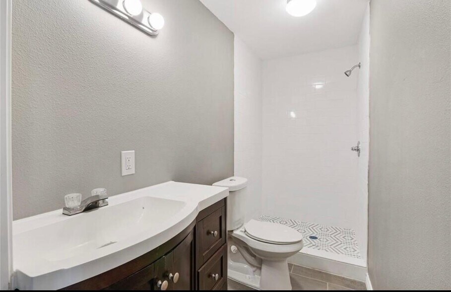 More Photos Of 5202 County Road 469, Brazoria Apartments For Sale