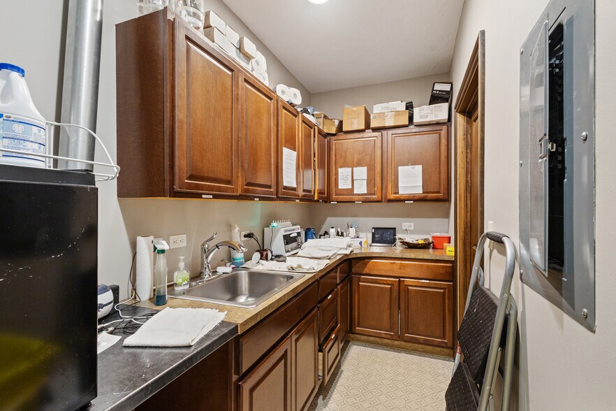 More Photos Of 440 W Centre Ave, Portage Office For Sale