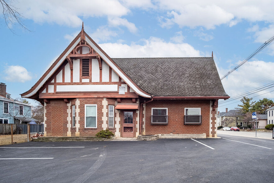 Primary Photo Of 1041 Summit St, Columbus Storefront Retail Office For Sale