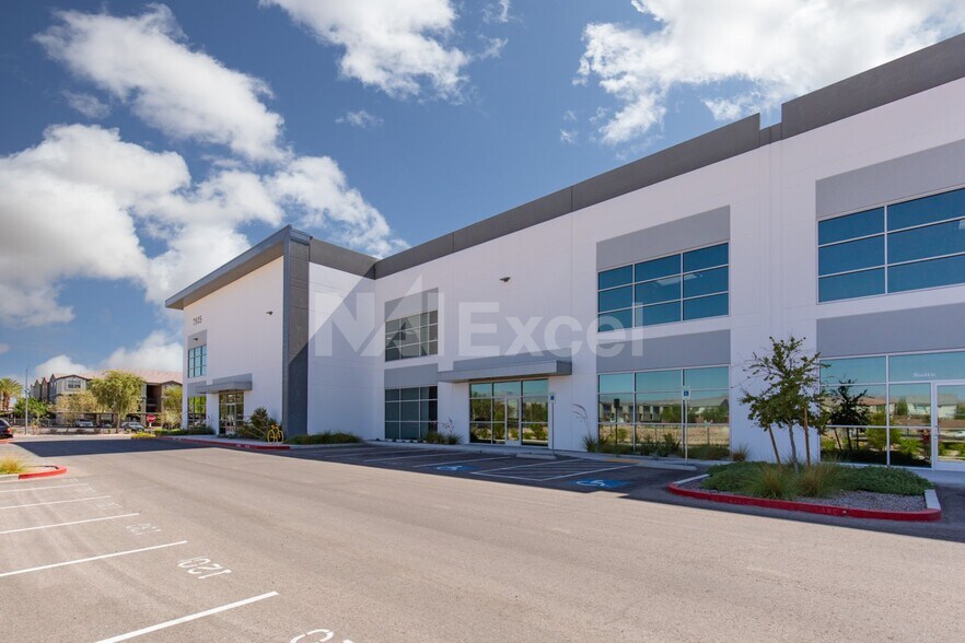 More Photos Of 7925 W Arby Ave, Las Vegas Distribution For Sale