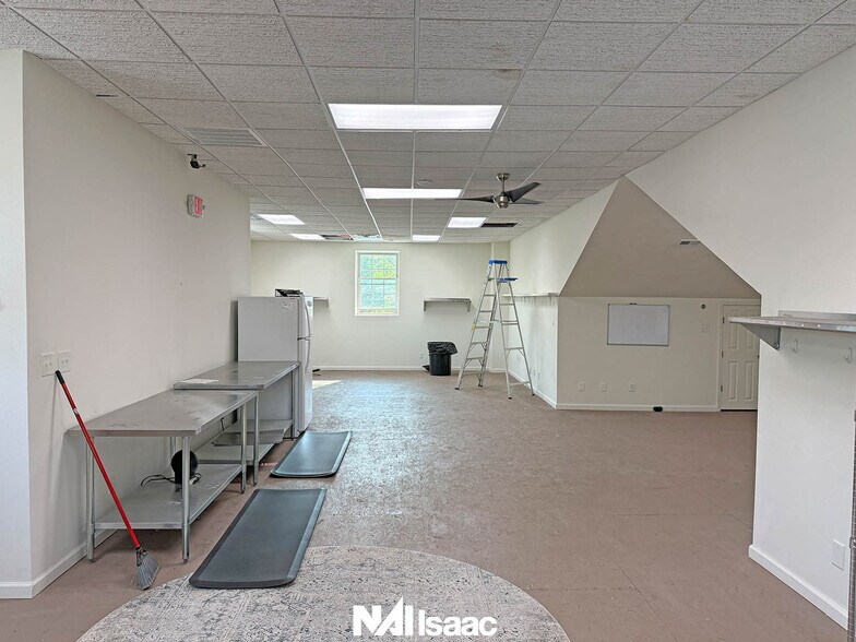 More Photos Of 230 N Gratz St, Midway Storefront Retail Office For Sale
