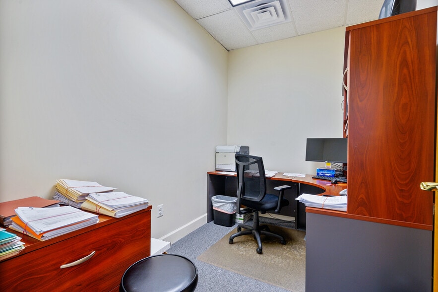 More Photos Of 4437 Brookfield Corporate Dr, Chantilly Medical For Sale