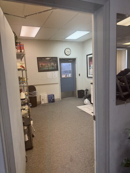 More Photos Of 34401 Commerce Rd, Fraser Warehouse For Lease