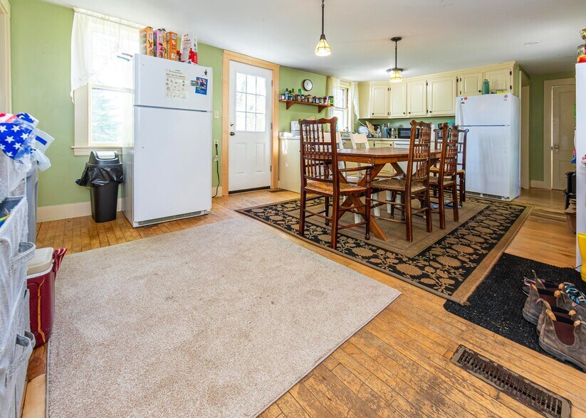 More Photos Of 1276 Surry Rd, Surry Freestanding For Sale