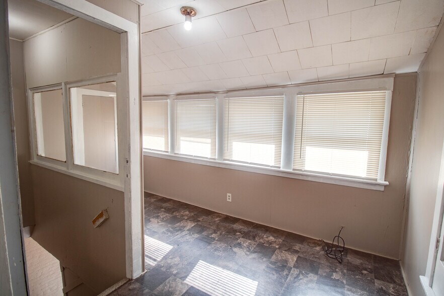 More Photos Of 1011 State St, Alton Apartments For Sale