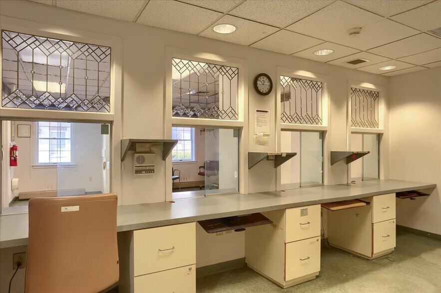 More Photos Of 1784 4th Ave, York Office For Sale
