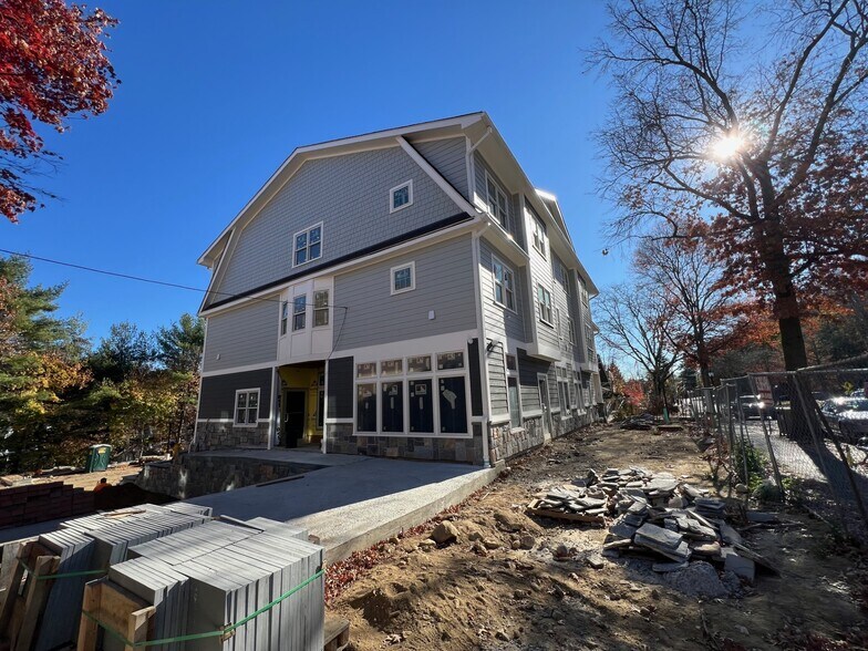 Primary Photo Of 1123 Pleasantville Rd, Briarcliff Manor Village Storefront Retail Office For Lease