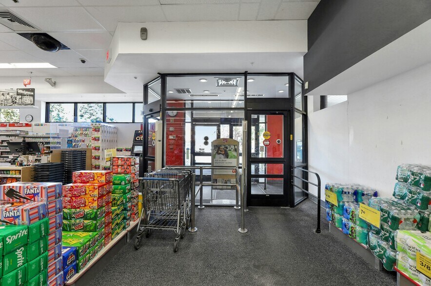 More Photos Of 406 E Madison Ave, Dumont Unknown For Lease