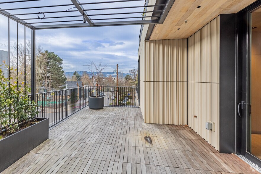 More Photos Of 2871 SE Division St, Portland Apartments For Lease