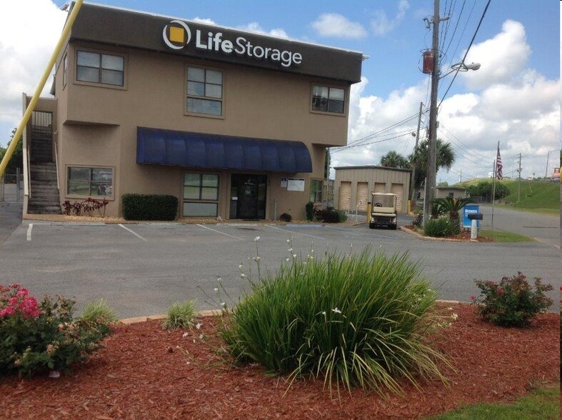 Primary Photo Of 195 E Fairfield Dr, Pensacola Self Storage For Lease