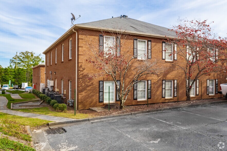 More Photos Of 2440 Sandy Plains Rd, Marietta Office For Lease