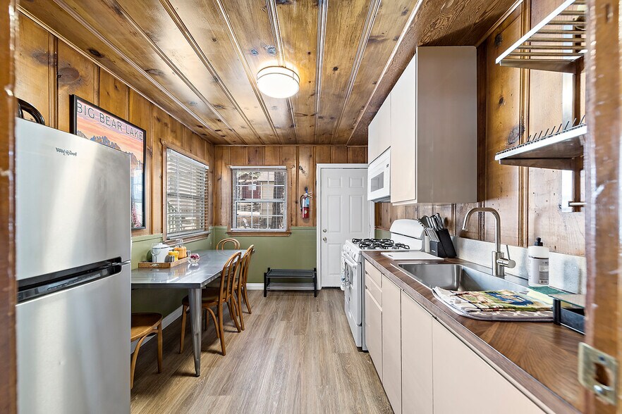 More Photos Of 586 Main St, Big Bear Lake Hotel For Sale