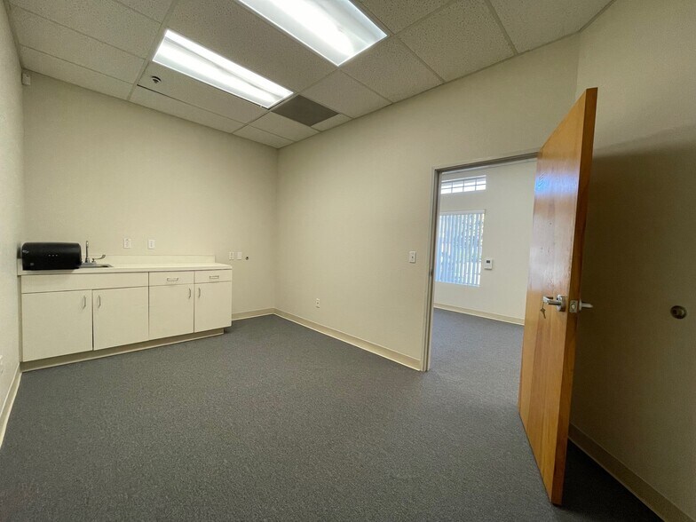 More Photos Of 2060 Peabody Rd, Vacaville Medical For Lease