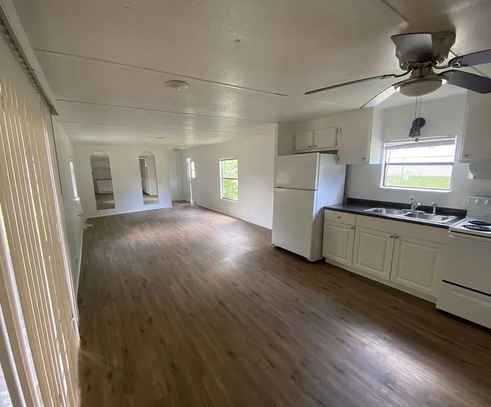 More Photos Of 1155 S Christina Ave, Apopka Manufactured Housing Mobile Home Park For Sale