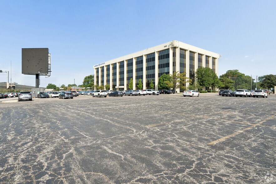 More Photos Of 999 E Touhy Ave, Des Plaines Office For Lease