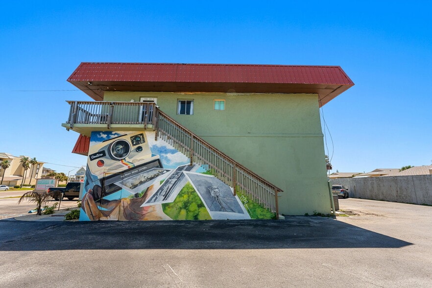 More Photos Of 1592 Jimmy Buffet Mem Hwy, Satellite Beach Office Residential For Sale