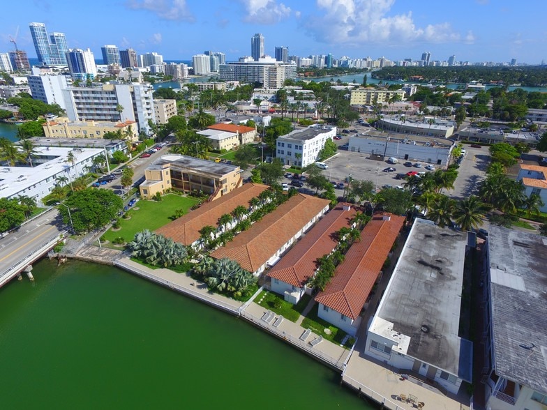 More Photos Of 965 Marseille Dr, Miami Beach Apartments For Sale