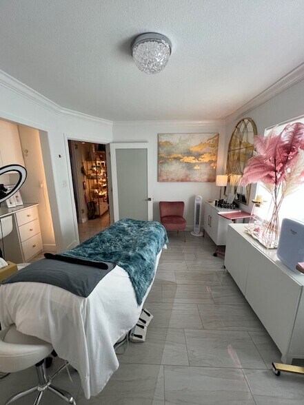 More Photos Of 2200 49th St N, Saint Petersburg Medical For Sale