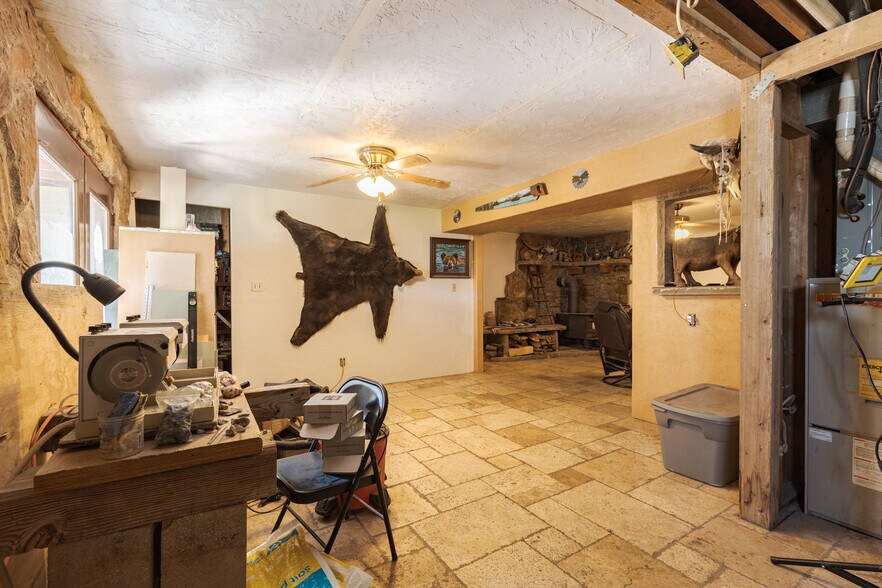 More Photos Of 481 W 100 N, Hurricane Specialty For Sale