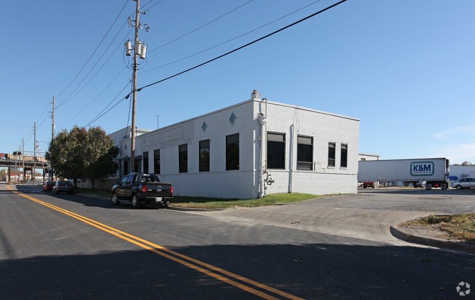 More Photos Of 87 Shawnee Ave, Kansas City Warehouse For Lease