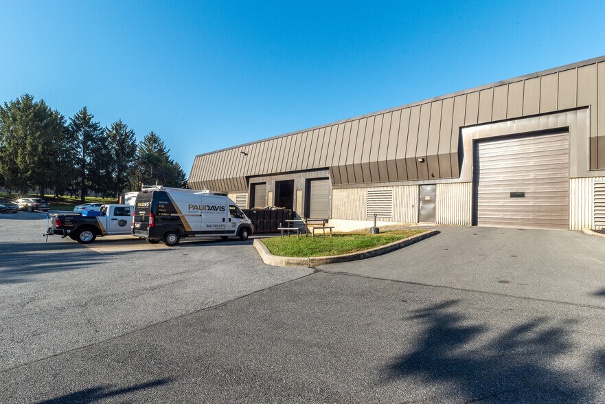 More Photos Of 1816 Olde Homestead Ln, Lancaster Warehouse For Lease