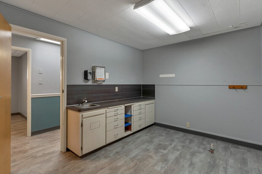 More Photos Of 151 W Washington St, Stayton Storefront Retail Office For Lease