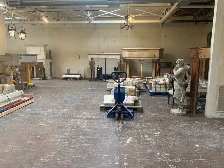 More Photos Of 1308 Dragon St, Dallas Showroom For Lease
