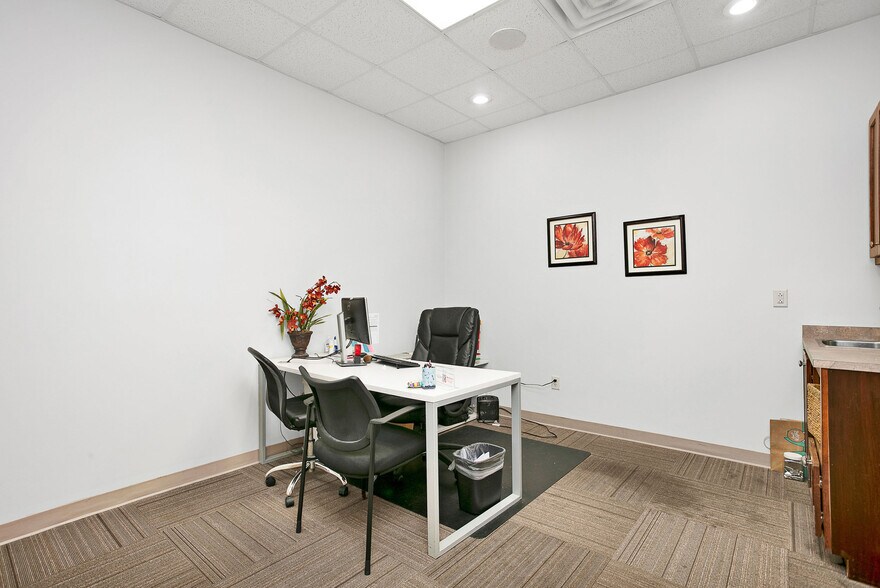 More Photos Of 1201 N Dixie Ave, Elizabethtown Flex For Lease