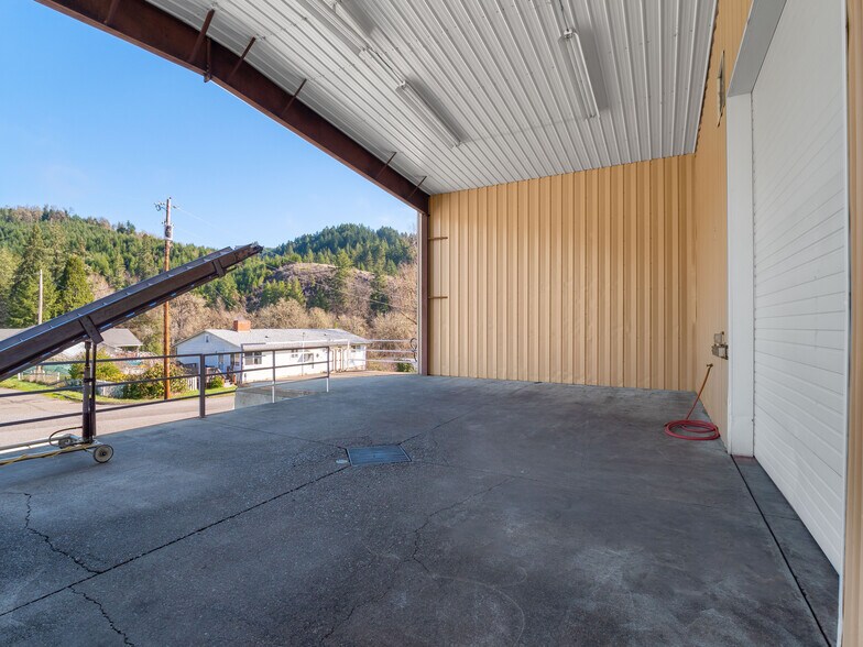 More Photos Of 345 1st St, Elkton Winery Vineyard For Sale