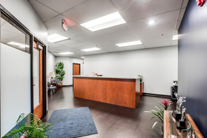 More Photos Of 1855-1859 Bowles Ave, Fenton Office For Lease