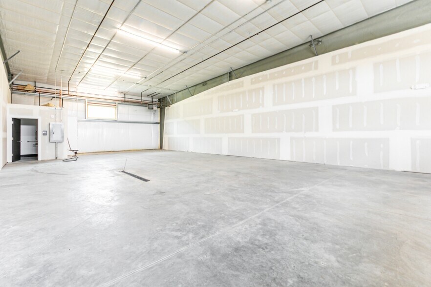 More Photos Of 5680 Browns Canyon Rd, Peoa Showroom For Lease
