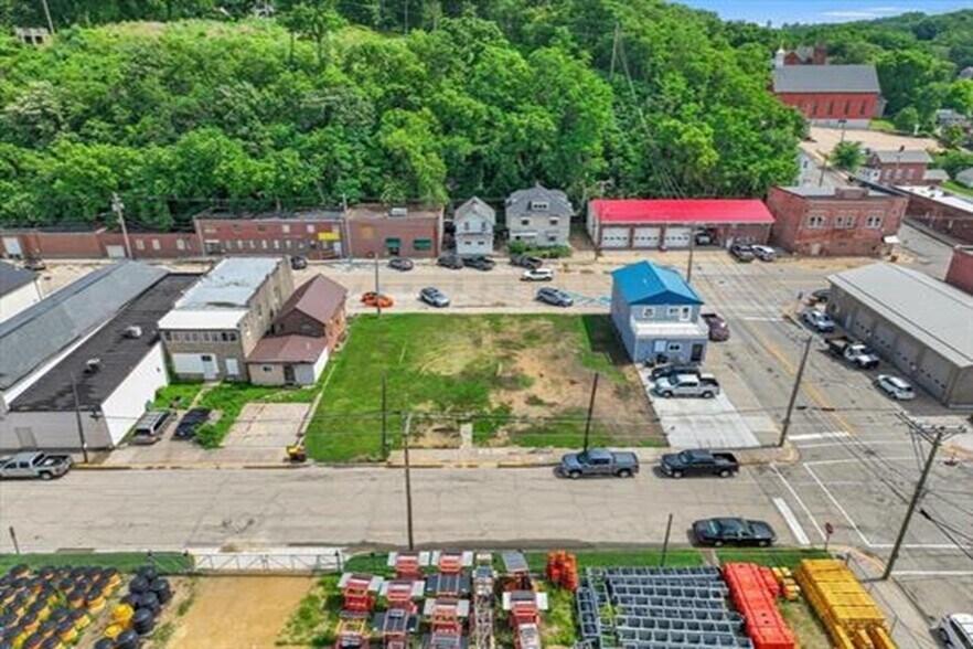 More Photos Of 166 Sinsinawa Avenue Ave, East Dubuque Land For Lease