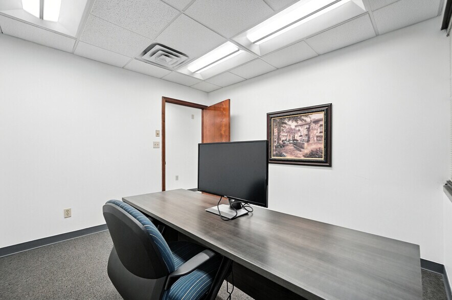 More Photos Of 5636 Bridgetown Rd, Cincinnati Medical For Sale