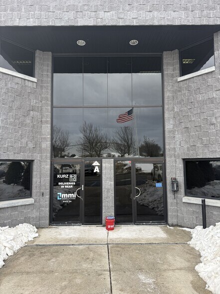 More Photos Of 45 Turner Dr, Middletown Warehouse For Lease