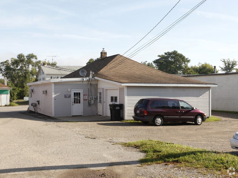 More Photos Of 56875 Grand River Ave, New Hudson Freestanding For Sale