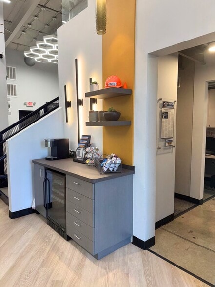 More Photos Of 11960 Barker Cypress Rd, Cypress Showroom For Sale