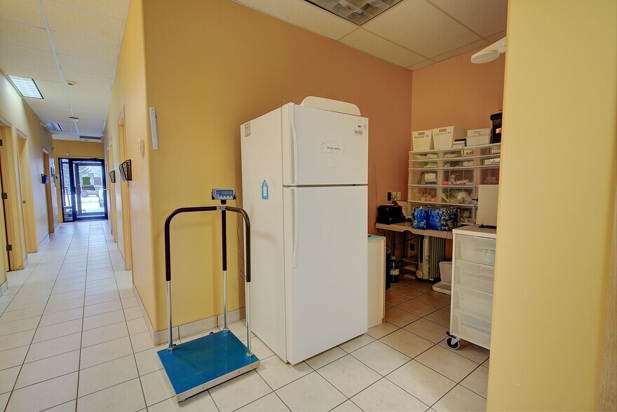 More Photos Of 5021 Parkwood Rd, Blackfalds Medical For Sale