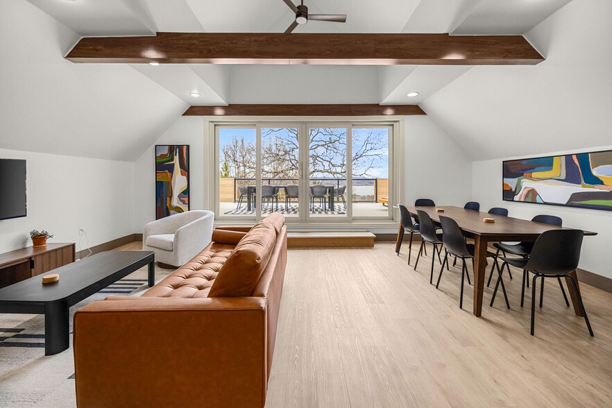 More Photos Of 14733 Dutchmans Dr, Rogers Hotel For Sale