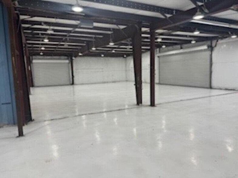 More Photos Of 2470 Air Park Rd, Charleston Warehouse For Lease