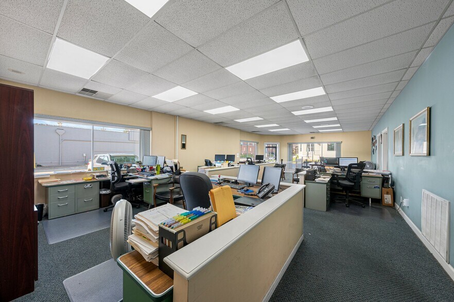 More Photos Of 318 S Green St, Glasgow Office For Sale