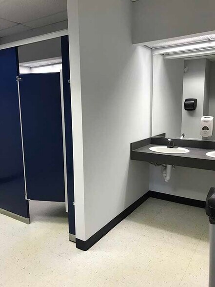 More Photos Of 1220 Ward Ave, West Chester Flex For Lease