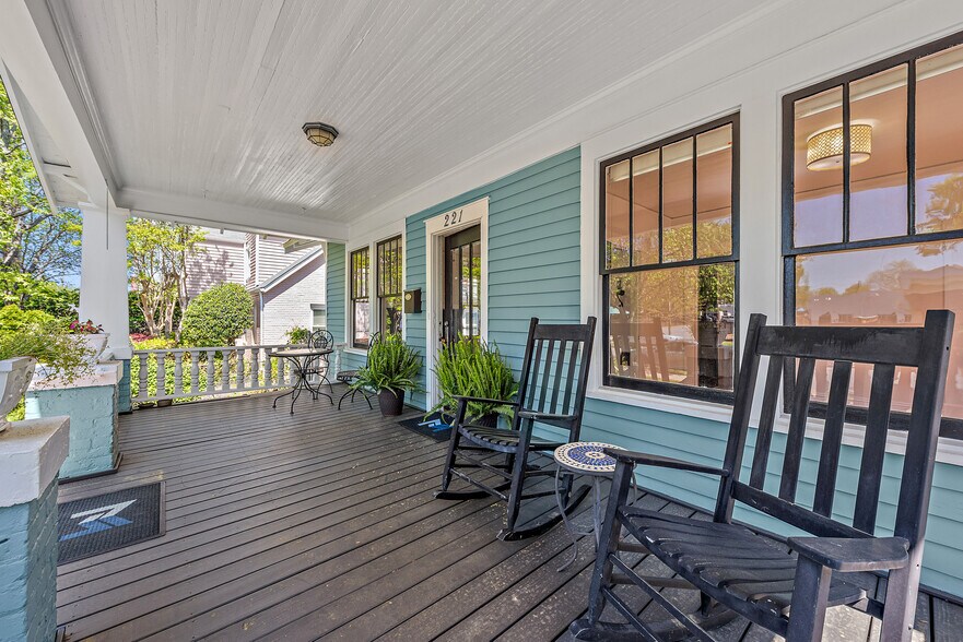 More Photos Of 221 E Kingston Ave, Charlotte Office Residential For Sale