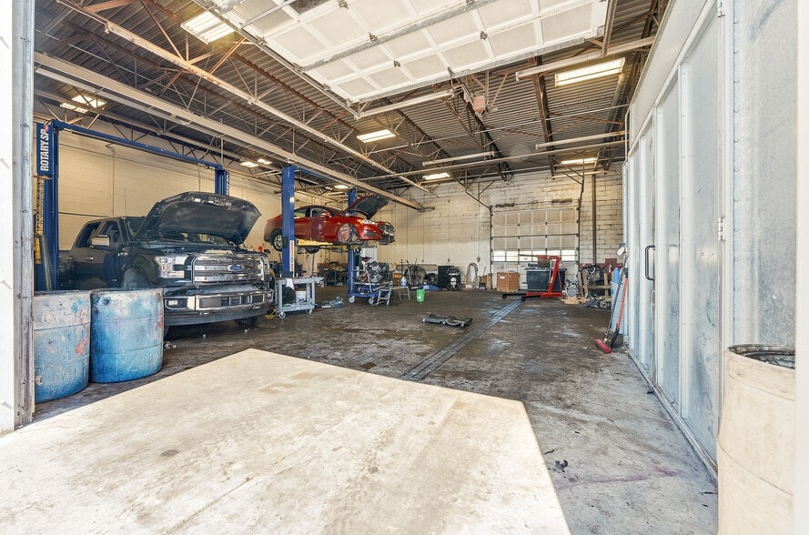 More Photos Of 1229 Country Club Rd, Fairmont Auto Dealership For Sale