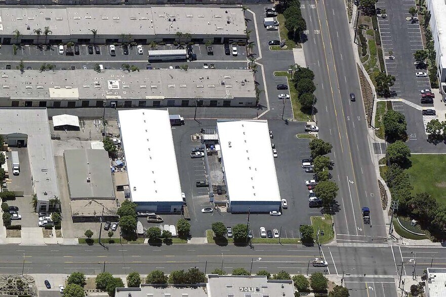More Photos Of 1646-1652 Francis St, Ontario Warehouse For Lease